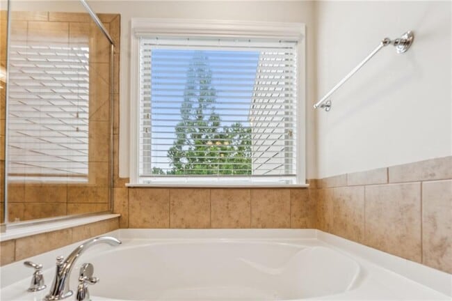 Building Photo - 1514 Woodbridge Way NE