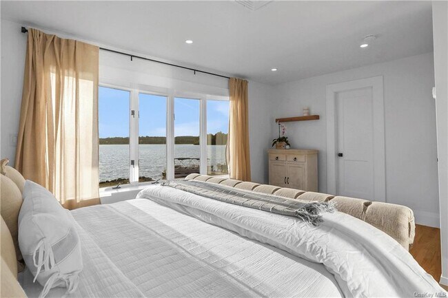 Building Photo - 381 Lakeside Rd