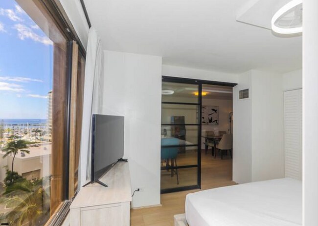 Building Photo - Renovated Fully Furnished 1 Bedroom at Discovery Bay