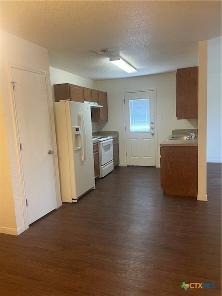 Building Photo - 4702 Waterproof Dr