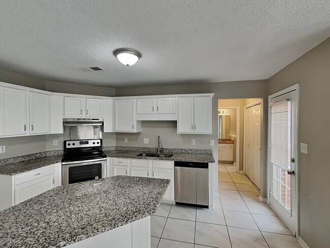 Building Photo - 5657 Wolf Pack Dr