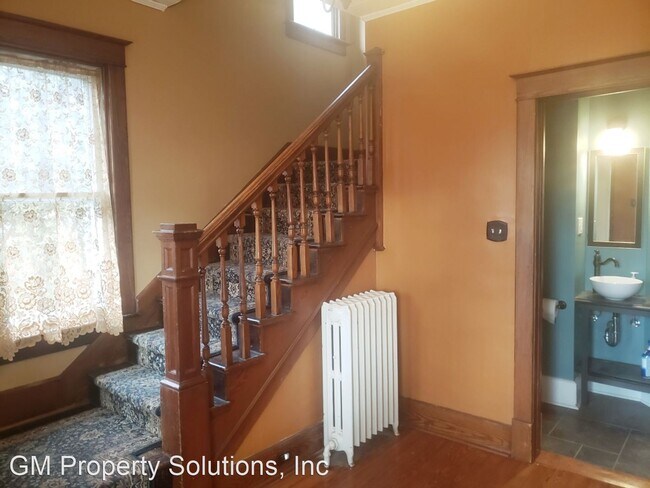 Building Photo - 3 br, 1.5 bath House - 515 S Spruce Street