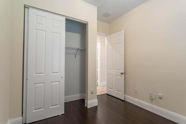 Building Photo - 6072 NW 116th Dr