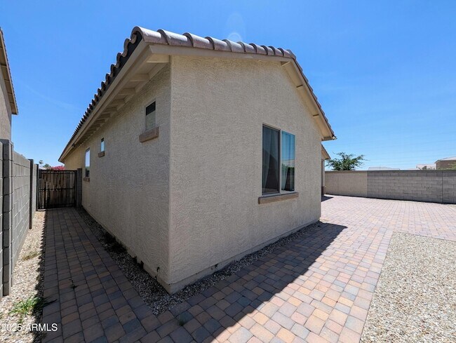 Building Photo - 6952 W Golden Ln