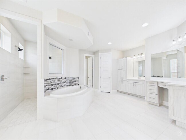 Building Photo - 111 Tabago Ct
