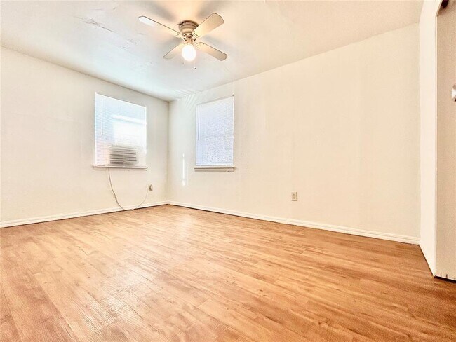 Building Photo - 1700 Karen Dr