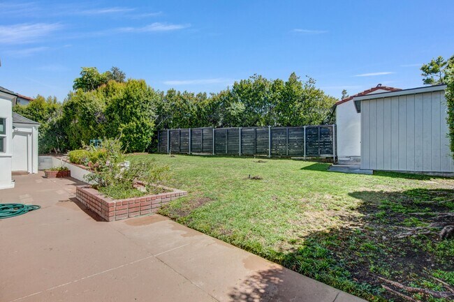 Building Photo - 414 Hilgard Ave