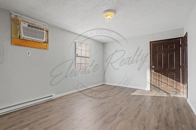 Building Photo - Two Bedroom Ranch Style Duplex in Hermitage!