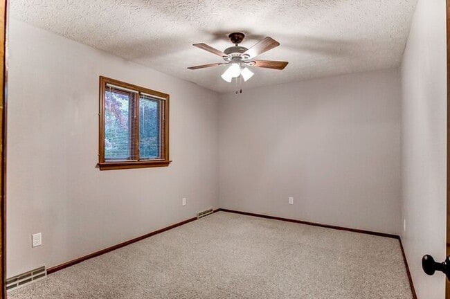 Building Photo - 4 Bedroom Home in Westerville