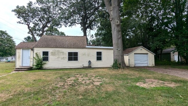 Primary Photo - 2335 Vine Ave
