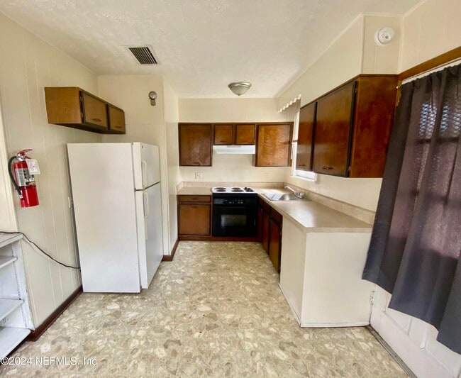 Building Photo - 1378 Ingleside Ave