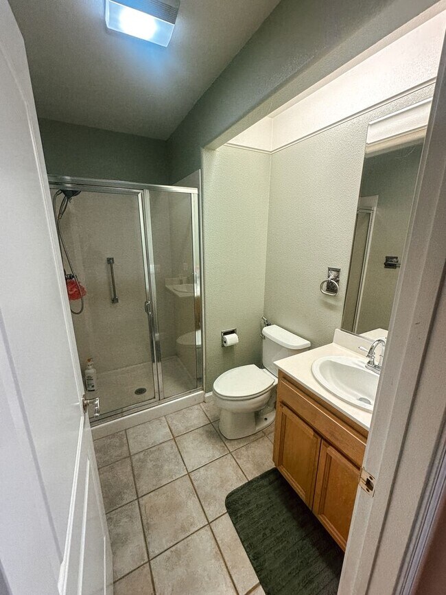 Building Photo - Home in Pleasanton Available!