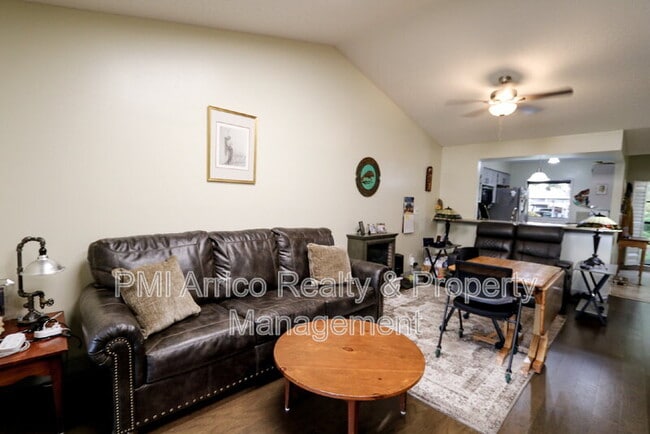 Building Photo - 323 Knottwood Ct