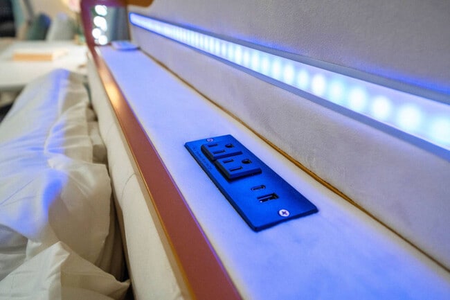 Building Photo - 5048 Bluff Pl