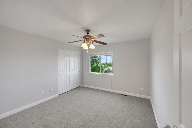 Building Photo - Spacious 5BR House in Aurora