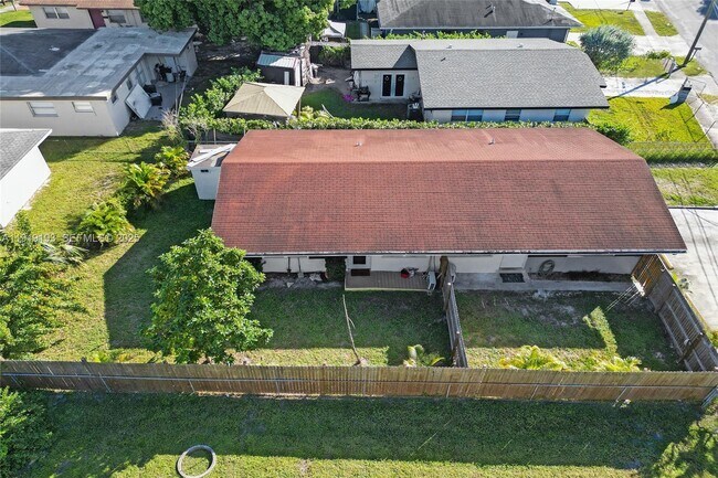 Building Photo - 29 SW 8th Ave