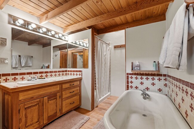 Building Photo - Enchanting Country Adobe