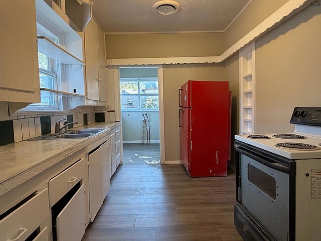 Building Photo - 2213 Bridwell St