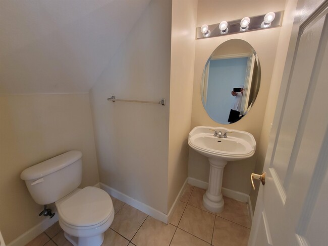 Building Photo - 4061 Shady View Ln