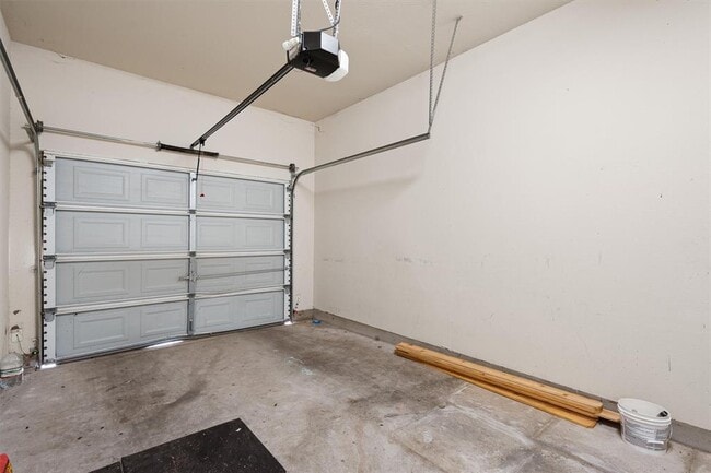 Building Photo - 7502 Lazy Creek Dr