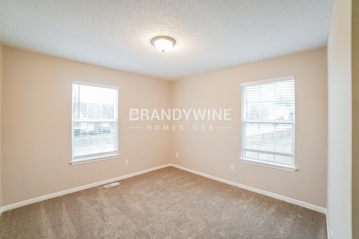 Building Photo - 914 SW Foxtail Dr