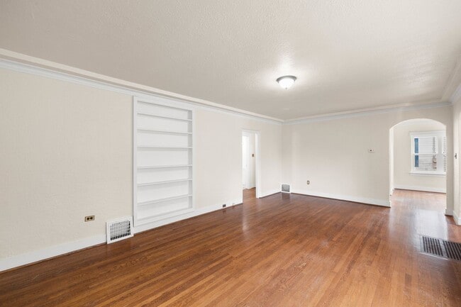 Building Photo - 2 bedroom 1 bath with full basement in Sellwood!