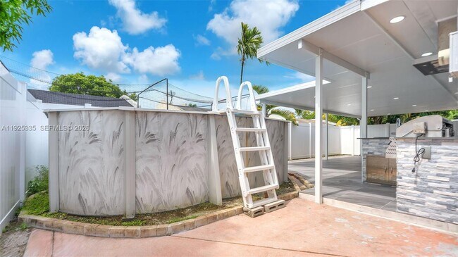 Building Photo - 11421 SW 84th St