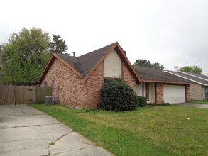 Building Photo - 10211 Golden Sunshine Dr
