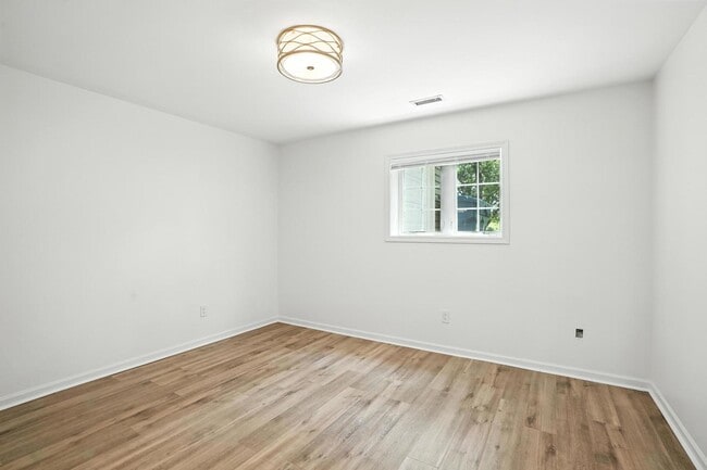 Building Photo - 22 Summerhill Dr
