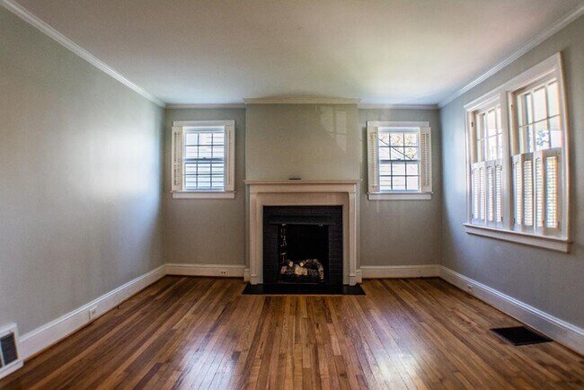 Building Photo - 2324 Fairway Dr
