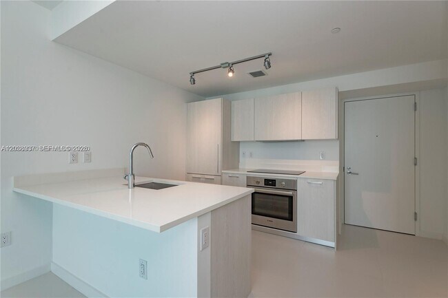 Building Photo - 501 NE 31st St