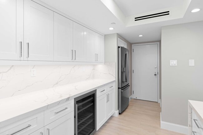 Building Photo - 400 N Flagler Dr