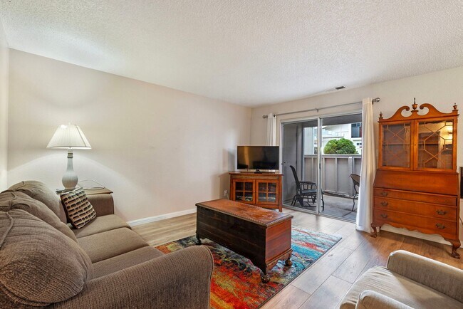 Building Photo - Fully Furnished 1BR/1BA Condo in Carson City