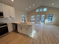 Building Photo - 480 SE Reed Market Rd