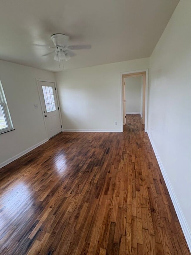 Building Photo - 703 White Rd