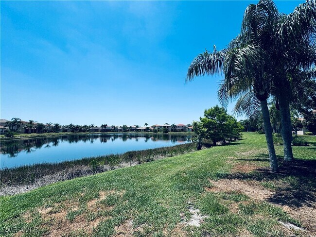 Building Photo - 10480 Carolina Willow Dr