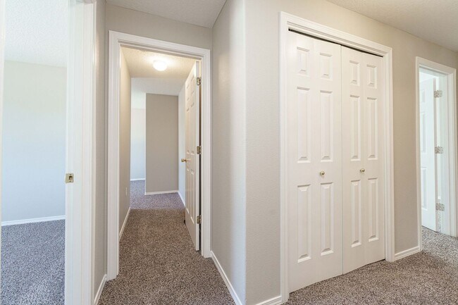 Building Photo - Your Next Home Awaits! 4BR/2.5BA with Fenc...