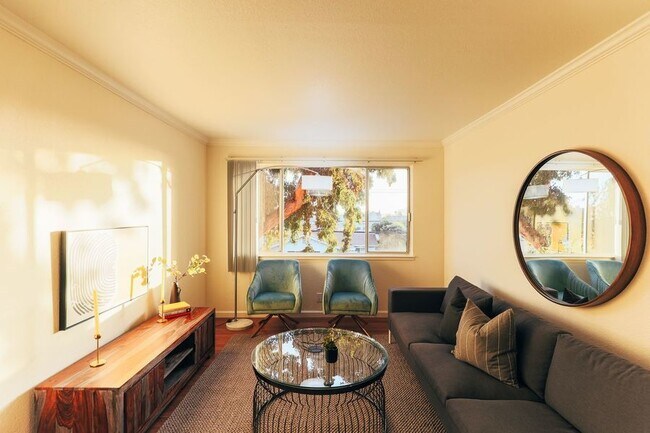 Primary Photo - Newly renovated apartment at Oakbrook! 2 M...