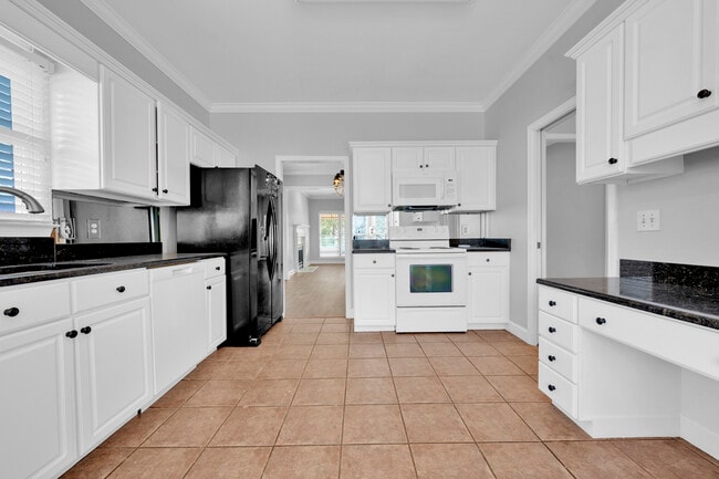 Building Photo - 310 Willow Crest Ln