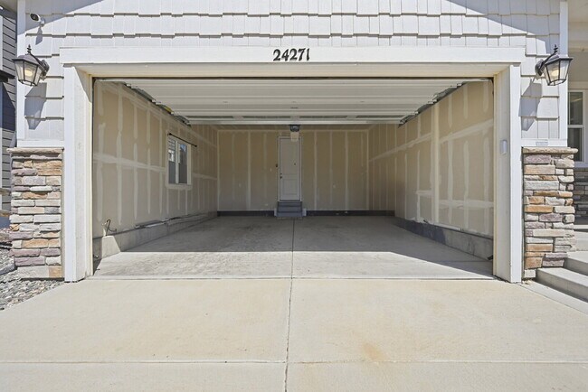 Building Photo - $2,840.95- 3-bed, 2.5 bath home in Aurora