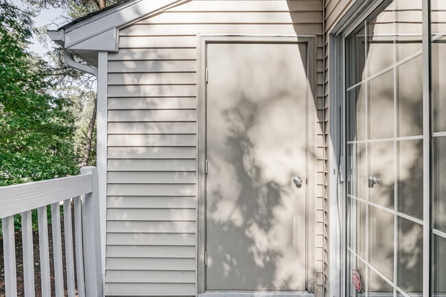 Building Photo - 1396 Tristram Cir