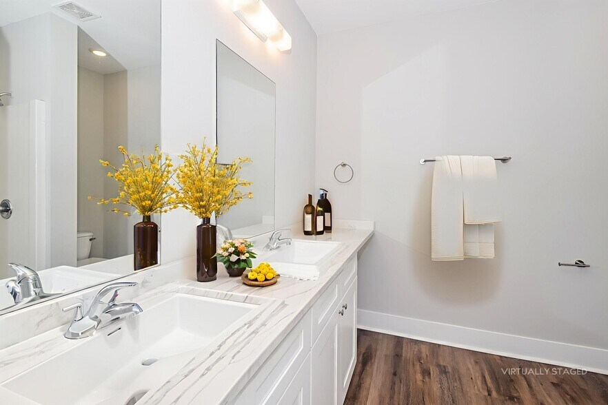 Building Photo - 1053 Autumns Wood Cir E