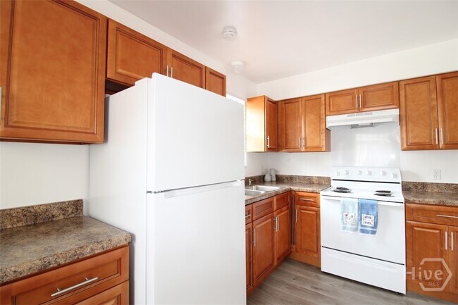 Building Photo - 1204 E Anderson St