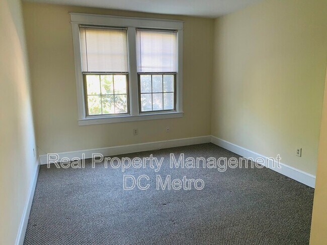 Building Photo - 815 Maryland Ave NE