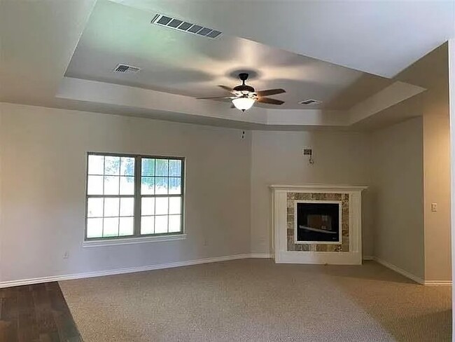 Building Photo - 221 Mockingbird Rd