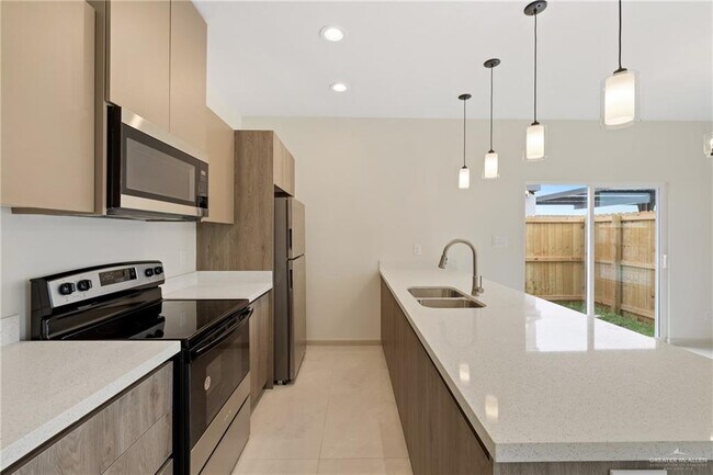 Building Photo - 1705 W Violet Dr
