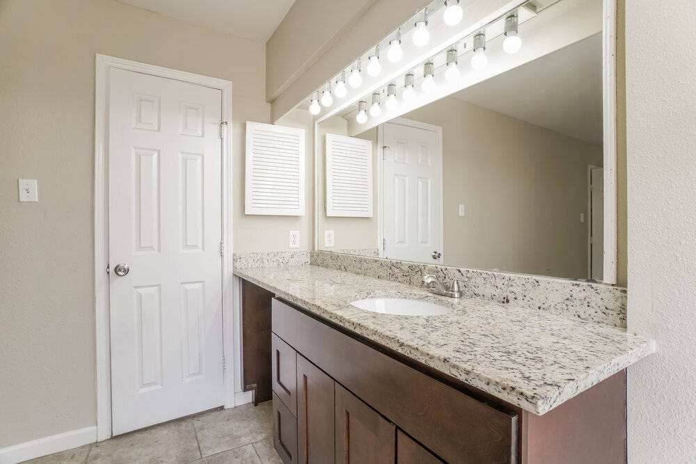 Building Photo - 7659 Athlone Dr