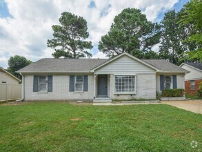 Building Photo - UPDATED & CUTE 3 bed, 2 bath home.