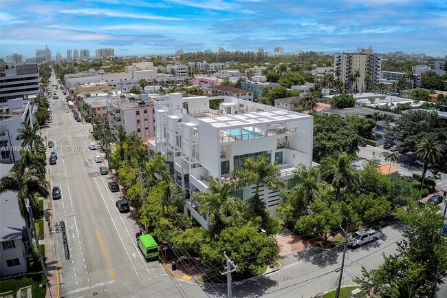 Building Photo - 1577 Bay Rd