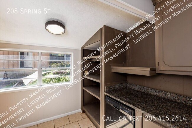 Building Photo - 208 Spring St